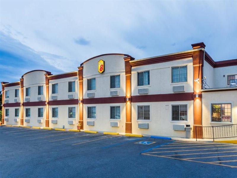 Super 8 By Wyndham Douglas Ngoại thất bức ảnh
