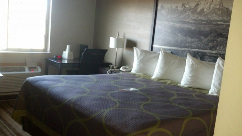 Super 8 By Wyndham Douglas Ngoại thất bức ảnh