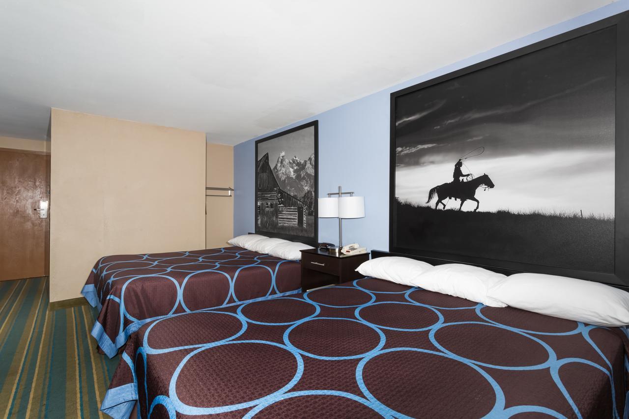 Super 8 By Wyndham Douglas Ngoại thất bức ảnh